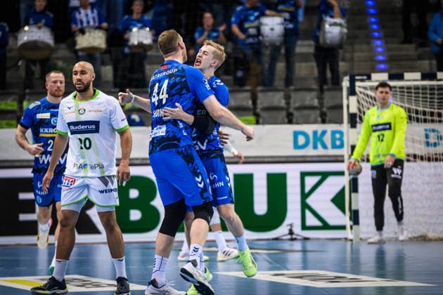 Torben Matzken TVB Stuttgart, 22 and Lenny Rubin TVB Stuttgart, 44 Goal celebration, jubilation, joy, cry of joy li David Cyrill Akakpo HSG Wetzlar, 20 GER, TVB 1898 Stuttgart HSG Wetzlar, DAIKIN HBL, Handball, Bundesliga, 11 Matchday, Season 2025 2026, 04 12 2025 GER, TVB 1898 Stuttgart HSG Wetzlar, DAIKIN HBL, Handball, Bundesliga, 11 Matchday, Season 2025 2026, 04 12 2025 Stuttgart Copyright: xSandyxDinkelackerx EP_SDR