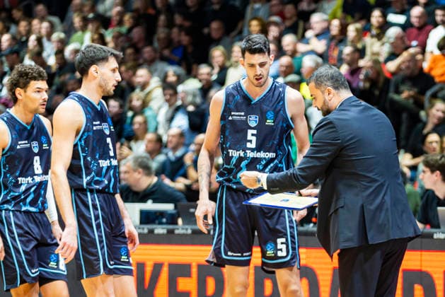 04 12 2025, xomx, Basketball EuroCup, Niners Chemnitz Turk Telekom v l ERDEM CAN Turk Telekom Ankara Head Coach , EMIRCAN KOSUT Turk Telekom Ankara Chemnitz