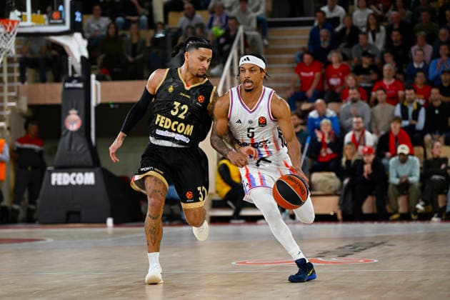 BASKET-BALL : AS Monaco VS Paris Basketball - Turkish Airlines EuroLeague - 04 12 2025 Matthew Strazel (ASM) Justin Robinson (Paris basketball) - Turkish Airlines EuroLeague match between AS Monaco and Paris Basketball on December 4, 2025 at the Louis II Stadium in Monaco. MonacoMonaco  Copyright: xWilliamxCannarellax