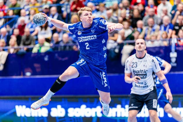 Lukas Hutecek TBV Lemgo Lippe, 02 in goal throw GER, TBV Lemgo Lippe vs SG Flensburg Handewitt, Handball, 1 Bundesliga, 15 Matchday, Season 2025 2026, 04 12 2025 GER, TBV Lemgo Lippe vs SG Flensburg Handewitt, Handball, 1 Bundesliga, 15 Matchday, Season 2025 2026, 04 12 2025 Lemgo Copyright: xEibner-Pressefoto JanxRollingerx EP_JSK