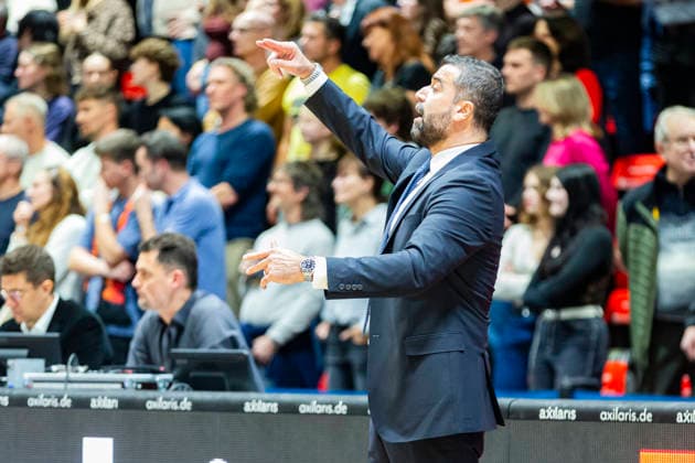 04 12 2025, xomx, Basketball EuroCup, Niners Chemnitz Turk Telekom v l ERDEM CAN Turk Telekom Ankara Head Coach Chemnitz