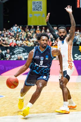 04 12 2025, xomx, Basketball EuroCup, Niners Chemnitz Turk Telekom v l JALEEN SMITH Turk Telekom Ankara on the ball in a duel with Corey Davis Jr Niners Chemnitz Chemnitz