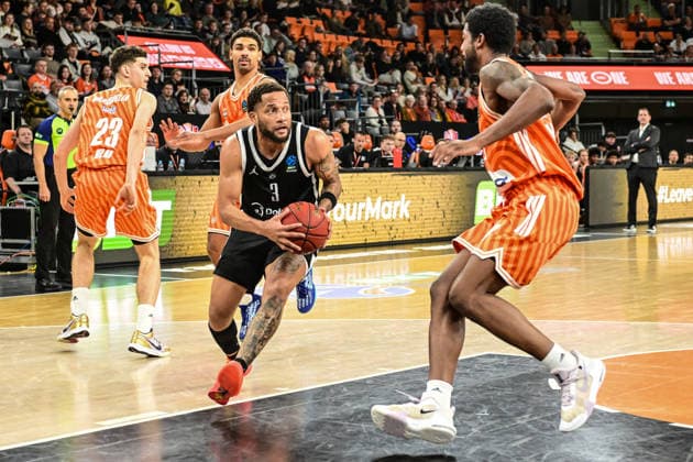 BKT Euro Cup Ratiopharm Ulm against Dolomiti Energia Trento, Ratiopharm Arena Ulm 04 12 2025 DeVante Jones Dolomiti Energia Trento, 3 against Malik Osborne ratiopharm Ulm, 10 Ulm 04 12 2025 9 Matchday BKT EuroCup, Ratiopharm Ulm against Dolomiti Energia Trento, Ratiopharm Arena Ulm Copyright: xBEAUTIFULxSPORTS Märklx