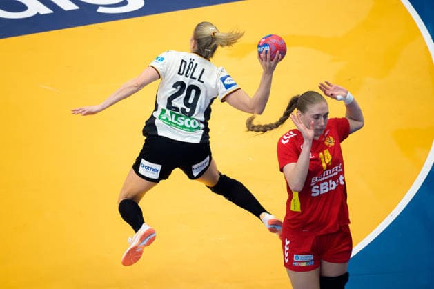 Handball, Womens World Championship, Main Round Montenegro Germany Antje Döll Doell Germany , Katarina Dzaferovic Montenegro Dortmund Westfalenhalle Nordrhein Westfalen Germany