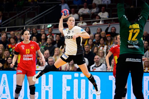 Handball, Womens World Championship, Main Round Montenegro Germany from left Jelena Vukcevic Montenegro , Alexia Hauf Germany , Armelle Attingre Montenegro Dortmund Westfalenhalle Nordrhein Westfalen Germany