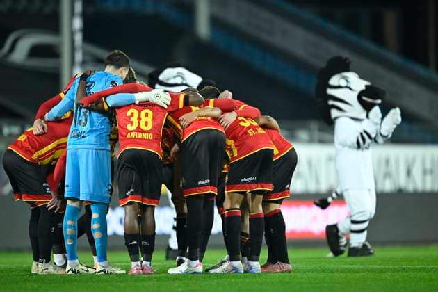 Sporting Charleroi v KV Mechelen - Belgian Croky Cup CHARLEROI, BELGIUM - DECEMBER 04 : The players of KV Mechelen pictured at the start of the Belgian Croky Cup round of 16 match between Sporting Charleroi and KV Mechelen on December 4, 2025 in Charleroi, Belgium, 04 12 2025 Charleroi Belgium  Copyright: xNicoxVereeckenx