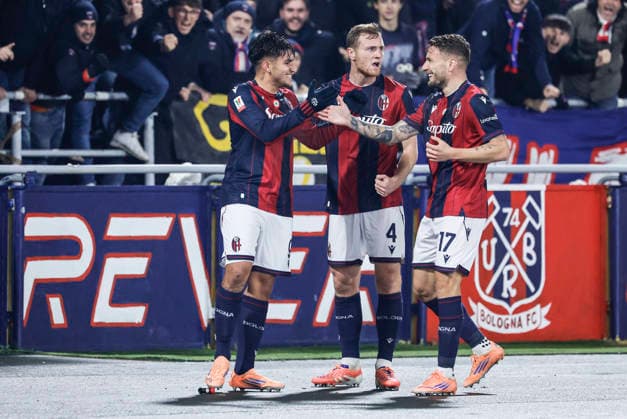 December 4, 2025, Bologna, BOLOGNA: Bologna s Santiago Castro jubilates with his teammates after scoring the goal during the Italian Cup soccer match Bologna FC vs Parma Calcio at Renato Dall Ara stadium in Bologna, Italy, 4 December 2025. ANSA ELISABETTA BARACCHI. Soccer: Italian Cup ; Bologna-Parma  - ZUMAa110 20251204_zaf_a110_037 Copyright: xElisabettaxBaracchix
