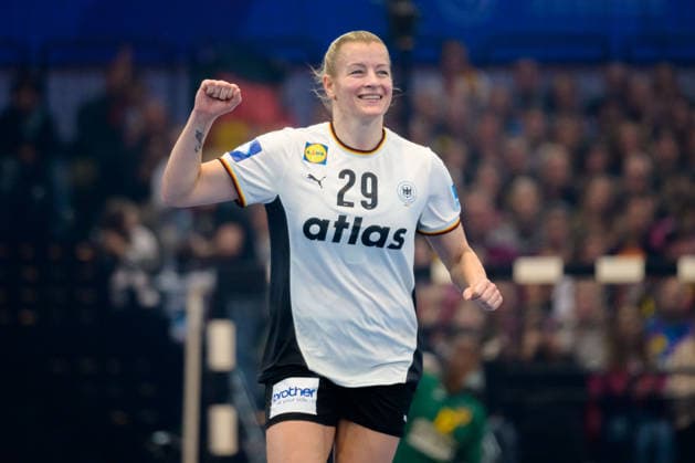 Handball, Womens World Championship, Main Round Montenegro Germany Antje Döll Doell Germany Cheers Joy Emotion Goal celebration Goalscorer Dortmund Westfalenhalle North Rhine-Westphalia Germany