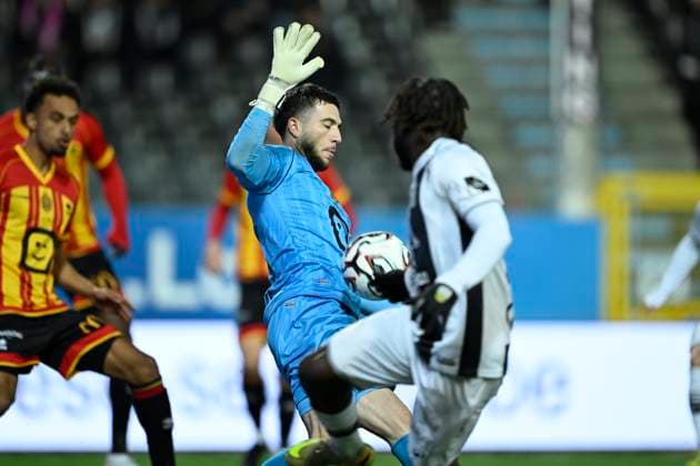 Sporting Charleroi v KV Mechelen - Belgian Croky Cup CHARLEROI, BELGIUM - DECEMBER 04 : Miras Nacho goalkeeper of KV Mechelen stops the ball during the Belgian Croky Cup round of 16 match between Sporting Charleroi and KV Mechelen on December 4, 2025 in Charleroi, Belgium, 04 12 2025 Charleroi Belgium  Copyright: xNicoxVereeckenx