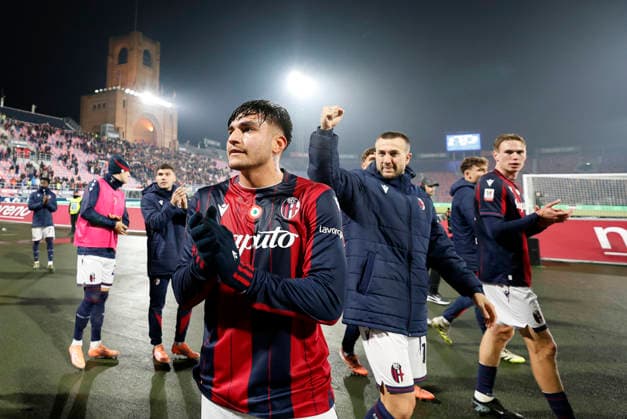 December 4, 2025, Bologna, BOLOGNA: Bologna s players celebrate the victory at the end of the Italian Cup soccer match Bologna FC vs Parma Calcio at Renato Dall Ara stadium in Bologna, Italy, 4 December 2025. ANSA ELISABETTA BARACCHI. Soccer: Italian Cup ; Bologna-Parma  - ZUMAa110 20251204_zaf_a110_039 Copyright: xElisabettaxBaracchix