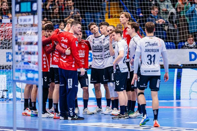 The team of SG Flensburg Handewitt is disappointed sad after 34 33 defeat GER, TBV Lemgo Lippe vs SG Flensburg Handewitt, Handball, 1 Bundesliga, Matchday 15, Season 2025 2026, 04 12 2025 GER, TBV Lemgo Lippe vs SG Flensburg Handewitt, Handball, 1 Bundesliga, Matchday 15, Season 2025 2026, 04 12 2025 Lemgo Copyright: xEibner-Pressefoto JanxRollingerx EP_JSK
