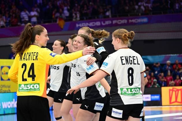 04 12 2025 xkhx Dormund, Westfallenhalle, international womens handball world championship main round handball national team Germany vs. national team Montenegro Great jubilation for the German team after the 36 18 victory