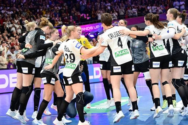 04 12 2025 xkhx Dormund, Westfallenhalle, international womens handball world championship main round handball national team Germany vs. national team Montenegro Great jubilation for the German team after the 36 18 victory
