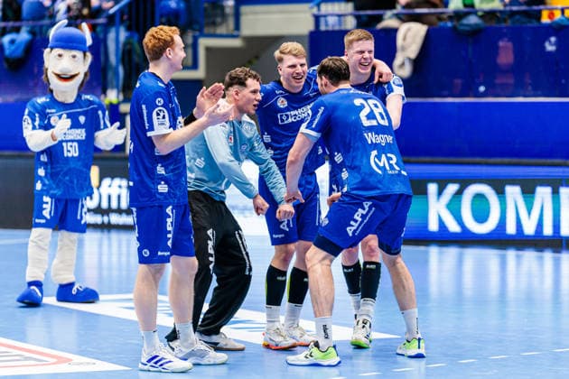 f l Nicolai Theilinger TBV Lemgo Lippe, 03 , Constantin Moestl TBV Lemgo Lippe, 01 , Lukas Hutecek TBV Lemgo Lippe, 02 , Hendrik Wagner TBV Lemgo Lippe, 28 , Niels Gerardus Versteijnen TBV Lemgo Lippe, 25 rejoices after 34 33 victory GER, TBV Lemgo Lippe vs SG Flensburg Handewitt, Handball, 1 Bundesliga, 15 Matchday, Season 2025 2026, 04 12 2025 GER, TBV Lemgo Lippe vs SG Flensburg Handewitt, Handball, 1 Bundesliga, 15 Matchday, Season 2025 2026, 04 12 2025 Lemgo Copyright: xEibner-Pressefoto JanxRollingerx EP_JSK