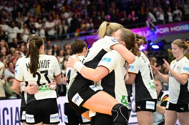 04 12 2025 xkhx Dormund, Westfallenhalle, international womens handball world championship main round handball national team Germany vs. national team Montenegro Great jubilation for the German team after the 36 18 victory