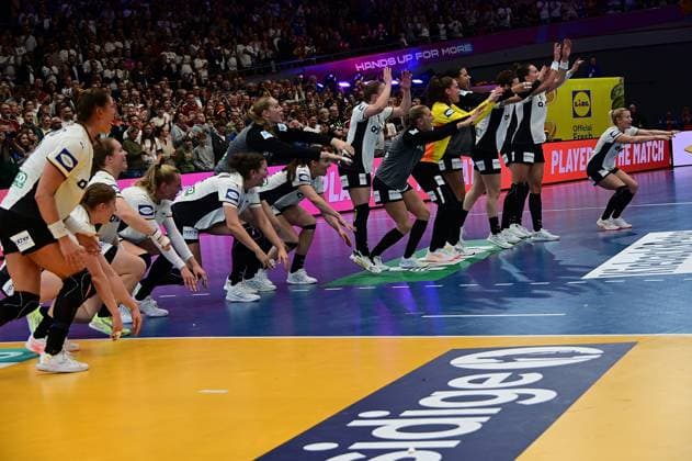 04 12 2025 xkhx Dormund, Westfallenhalle, international womens handball world championship main round handball national team Germany vs. national team Montenegro Great jubilation for the German team after the 36 18 victory