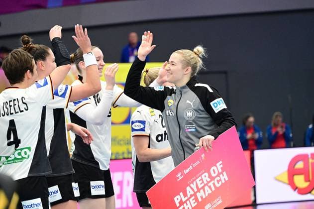 04 12 2025 xkhx Dormund, Westfallenhalle, international womens handball world championship main round handball national team Germany vs. national team Montenegro Great jubilation for the German team after the 36 18 victory Player of the match was Katharina Filter