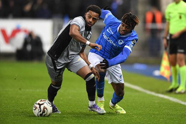 Genk s Noah Adedeji-Sternberg and Anderlecht s Ilay Camara pictured in action during a soccer game between KRC Genk and RSC Anderlecht, in the 1 8 final of the Croky Cup Belgian cup, Thursday 04 December 2025 in Genk. JILLxDELSAUX  x146508625x