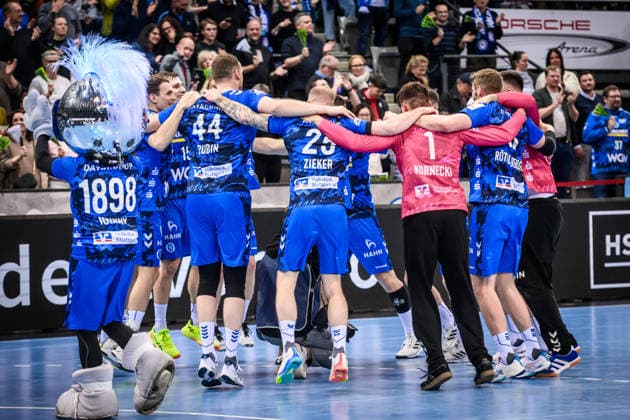 Dance of joy, jubilation, joy at the TVB Stuttgart team after home win in Stuttgart GER, TVB 1898 Stuttgart HSG Wetzlar, DAIKIN HBL, Handball, Bundesliga, Matchday 11, Season 2025 2026, 04 12 2025 GER, TVB 1898 Stuttgart HSG Wetzlar, DAIKIN HBL, Handball, Bundesliga, Matchday 11, Season 2025 2026, 04 12 2025 Stuttgart Copyright: xSandyxDinkelackerx EP_SDR