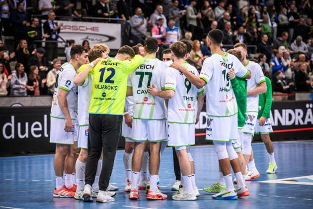 HSG Wetzlar team circle, team spirit after match against Stuttgart GER, TVB 1898 Stuttgart HSG Wetzlar, DAIKIN HBL, Handball, Bundesliga, Matchday 11, Season 2025 2026, 04 12 2025 GER, TVB 1898 Stuttgart HSG Wetzlar, DAIKIN HBL, Handball, Bundesliga, Matchday 11, Season 2025 2026, 04 12 2025 Stuttgart Copyright: xSandyxDinkelackerx EP_SDR