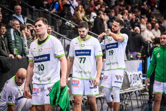 Disappointed HSG Wetzlar team after defeat in Stuttgart GER, TVB 1898 Stuttgart HSG Wetzlar, DAIKIN HBL, Handball, Bundesliga, Matchday 11, Season 2025 2026, 04 12 2025 GER, TVB 1898 Stuttgart HSG Wetzlar, DAIKIN HBL, Handball, Bundesliga, Matchday 11, Season 2025 2026, 04 12 2025 Stuttgart Copyright: xSandyxDinkelackerx EP_SDR