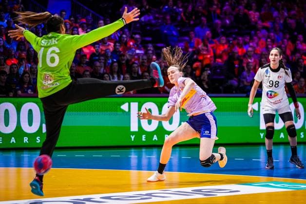 ROTTERDAM , 04-12-2025 , Rotterdam Ahoy , Womens World Championship, WM, Weltmeisterschaft Handball 2025 , match between Netherlands and Tunisia , picture shows Netherlands player Alieke van Maurik Netherlands - Tunisia (women)  x32344062x Copyright: