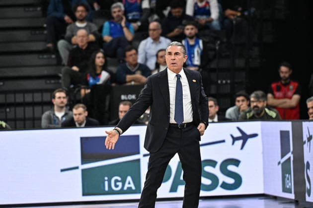 Anadolu Efes v Real Madrid - EuroLeague ISTANBUL, TURKIYE - DECEMBER 4: Real Madrid head coach Sergio Scariolo gestures during EuroLeague week 14 basketball match between Anadolu Efes and Real Madrid at Basketball Development Center in Istanbul, Turkiye on December 4, 2025. Elif Ozturk Anadolu Istanbul Turkey. Editorial use only. Please get in touch for any other usage.  Copyright: x2025xAnadoluxElifxOzturkx