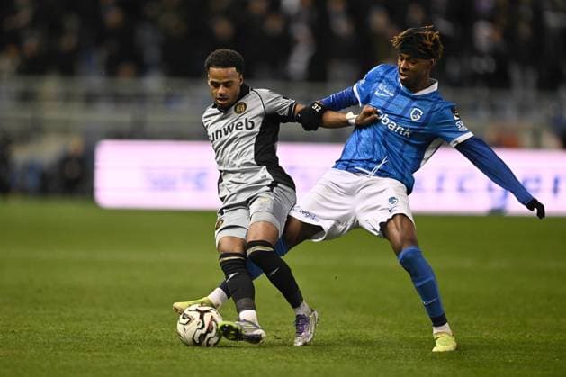 Anderlecht s Ilay Camara and Genk s Noah Adedeji-Sternberg fight for the ball during a soccer game between KRC Genk and RSC Anderlecht, in the 1 8 final of the Croky Cup Belgian cup, Thursday 04 December 2025 in Genk. JOHAN EYCKENS JohanxEyckens  x146512852x