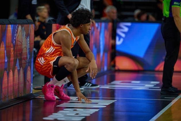 Mohamed Diakite ratiopharm ulm, 05 on the sideline GER, ratiopharm ulm vs Dolomiti Energia Trento, Basketball, Matchday 9, BKT EuroCup, Season 2025 2026, 04 12 2025 GER, ratiopharm ulm vs Dolomiti Energia Trento, Basketball, Matchday 9, BKT EuroCup, Season 2025 2026, 04 12 2025 New Ulm Copyright: xEibner-Pressefoto GeraldxOelze-dexStoppanyx EP_ODS