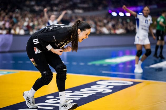 DORTMUND, GERMANY - DECEMBER 4: Hafdis Renoetudottir (Iceland, 12) cheers during the 27th IHF Women’s World Handball Championship match between Iceland vs. Spain at Westfalenhalle on matchday 3 of the main round of the 27th IHF Women’s World Handball Championship on December 4, 2025 in Dortmund, Germany. North Rhine Westphalia Germany Copyright: xBEAUTIFULxSPORTS Wunderlx