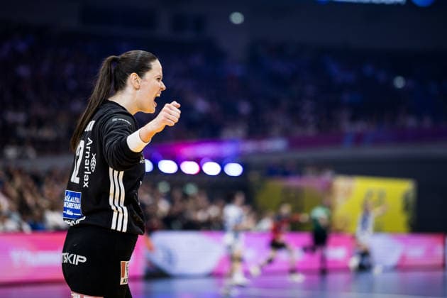 DORTMUND, GERMANY - DECEMBER 4: Hafdis Renoetudottir (Iceland, 12) cheers during the 27th IHF Women’s World Handball Championship match between Iceland vs. Spain at Westfalenhalle on matchday 3 of the main round of the 27th IHF Women’s World Handball Championship on December 4, 2025 in Dortmund, Germany. North Rhine Westphalia Germany Copyright: xBEAUTIFULxSPORTS Wunderlx