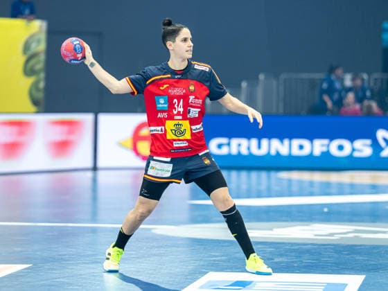 Alicia Fernandez Martinez Spain, 34 on the ball, Spain vs Iceland, Handball, World Championship, Women, Season 2025 2026, 04 12 2025, Spain vs Iceland, Handball, World Championship, Women, Season 2025 2026, 04 12 2025 Dortmund Copyright: xEibner-Pressefoto MichaelxSchmidx EP_MST
