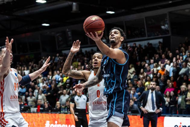 GER, BKT EuroCup, Season 2025 2026, Niners Chemnitz Turk Telekom Ankara 04 12 2025, Messe, Chemnitz, GER, BKT EuroCup, Season 2025 2026, Niners Chemnitz Turk Telekom Ankara Michael Jaden Devoe Turk Telekom Ankara 0 , Kevin Yebo Niners Chemnitz, 0 Photo Alexander Trienitz Chemnitz Messe Sachsen Germany