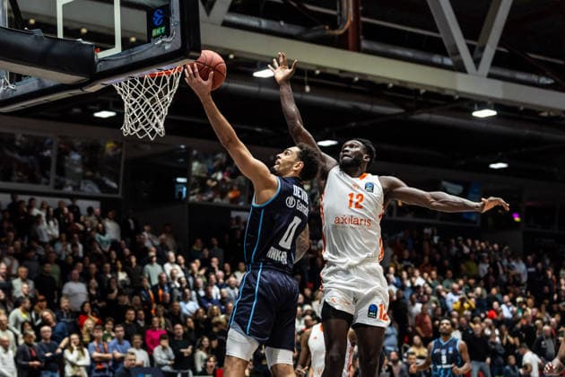 GER, BKT EuroCup, Season 2025 2026, Niners Chemnitz Turk Telekom Ankara 04 12 2025, Messe, Chemnitz, GER, BKT EuroCup, Season 2025 2026, Niners Chemnitz Turk Telekom Ankara Michael Jaden Devoe Turk Telekom Ankara 0 , Amadou Sow Niners Chemnitz, 12 Photo Alexander Trienitz Chemnitz Messe Sachsen Germany