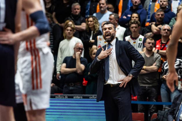 GER, BKT EuroCup, Season 2025 2026, Niners Chemnitz Turk Telekom Ankara 04 12 2025, Messe, Chemnitz, GER, BKT EuroCup, Season 2025 2026, Niners Chemnitz Turk Telekom Ankara Erdem Can Head Coach , Turk Telekom Ankara Photo Alexander Trienitz Chemnitz Messe Sachsen Germany