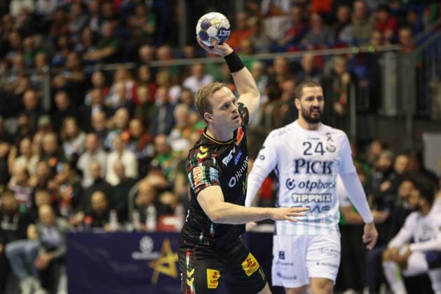 04 12 2025, xgox, Handball EHF Champions League SC Magdeburg Pick Szeged v l Omar Ingi Magnusson Magdeburg, 14 at Siebenmeter Magdeburg