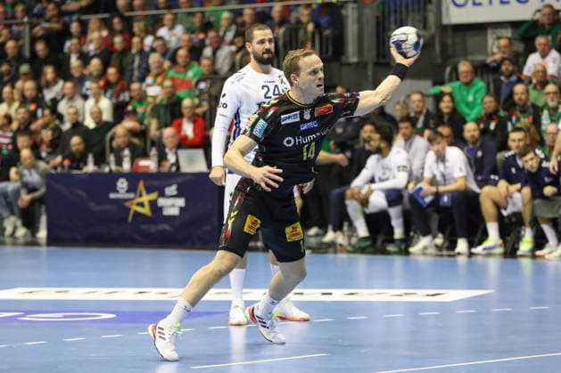04 12 2025, xgox, Handball EHF Champions League SC Magdeburg Pick Szeged v l Omar Ingi Magnusson Magdeburg, 14 at Siebenmeter Magdeburg
