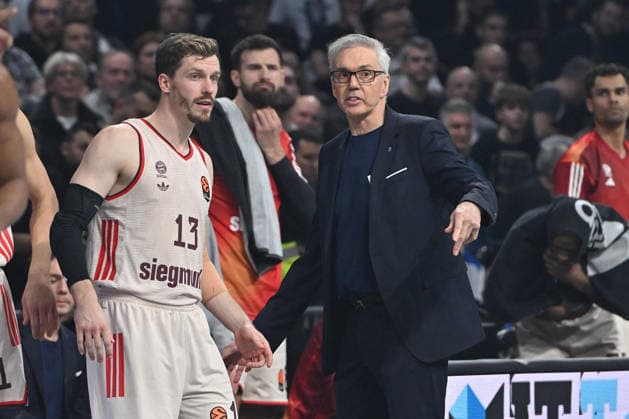 PARTIZAN vs BAYERN MUNCHEN ANDREAS OBST and GORDON HERBERT coach basketball Partizan vs Bayern Munchen Euroleague, Beogradska arena, Belgrade 04.12.2025 Foto: BASKETBALL, EUROLEAGUE, PARTIZAN, BAYERN MUNCHEN Belgrade Belgrade arena Serbia Copyright: xMarkoxMetlas xMNxPressx