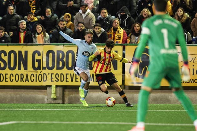 December 4, 2025, Barcelona, Barcelona, SPAIN: Sergi Serrano of UE Sant Andreu and Oscar Mingueza of RC Celta de Vigo compete for the ball during the Spanish Cup, Copa del Rey, second round football match played between UE Sant Andreu and RC Celta at Narcis Sala stadium on December 04, 2025 in Barcelona, Spain. Barcelona SPAIN - ZUMAa181 20251204_zaa_a181_047 Copyright: xJavierxBorregox