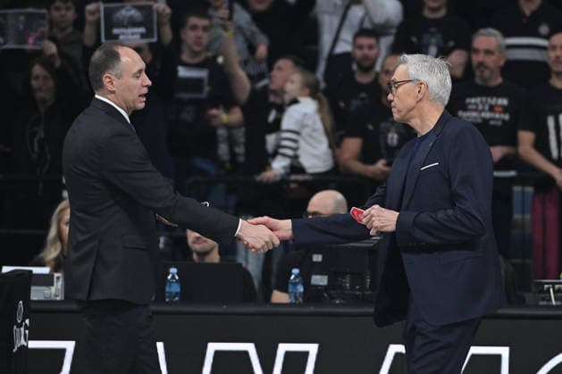 PARTIZAN vs BAYERN MUNCHEN MIRKO OCOKOLJIC coach and GORDON HERBERT coach basketball Partizan vs Bayern Munchen Euroleague, Beogradska arena, Belgrade 04.12.2025 Foto: BASKETBALL, EUROLEAGUE, PARTIZAN, BAYERN MUNCHEN Belgrade Belgrade arena Serbia Copyright: xMarkoxMetlas xMNxPressx