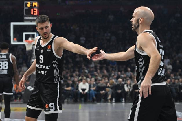 PARTIZAN vs BAYERN MUNCHEN VANJA MARINKOVIC and NICK KALATHES Nik Kalates basketball Partizan vs Bayern Munchen Euroleague, Beogradska arena, Belgrade 04.12.2025 Foto: BASKETBALL, EUROLEAGUE, PARTIZAN, BAYERN MUNCHEN Belgrade Belgrade arena Serbia Copyright: xMarkoxMetlas xMNxPressx