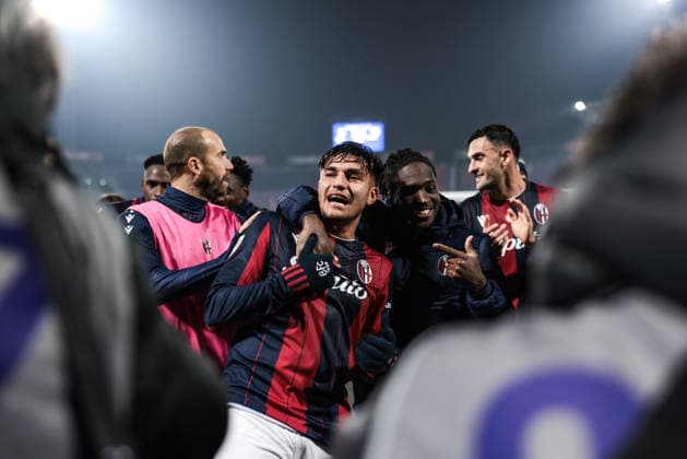 Bologna FC v Parma Calcio - Coppa Italia Santiago Castro of Bologna FC 1909 expresses joy at the end of the Coppa Italia football match between Bologna FC 1909 and Parma Calcio 1913 in Bologna, Italy, on December 4, 2025, at Stadio Renato Dall Ara. Bologna Italy  Copyright: xEmanuelexComincinix originalFilename:comincini-bolognaf251204_np6KO.jpg