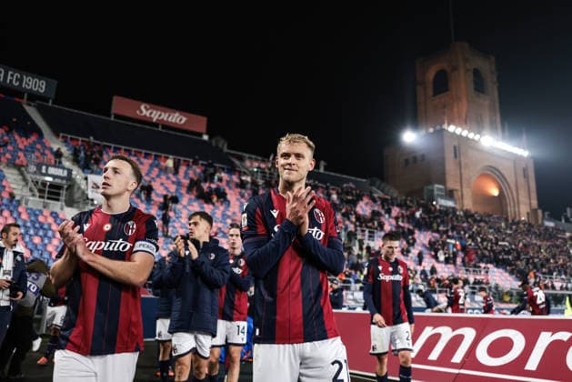 Bologna FC v Parma Calcio - Coppa Italia Bologna FC players express joy at the end of the Coppa Italia football match between Bologna FC 1909 and Parma Calcio 1913 in Bologna, Italy, on December 4, 2025, at Stadio Renato Dall Ara. Bologna Italy  Copyright: xEmanuelexComincinix originalFilename:comincini-bolognaf251204_npRuE.jpg