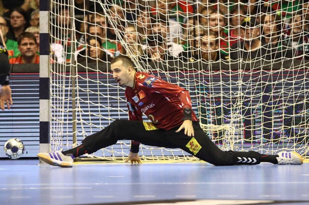 04 12 2025, xtgx, Handball, EHF Champions League, SC Magdeburg Pick Szeged v l Matej Mandic Magdeburg, 12 Parade, holds the ball, catches the ball, parries Magdeubrg
