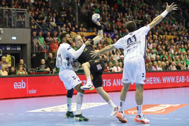 04 12 2025, xtgx, Handball, EHF Champions League, SC Magdeburg Pick Szeged v l Jeremy Toto Szeged, 31 , Omar Ingi Magnusson Magdeburg, 14 duel, duel, fight, tackle Magdeubrg