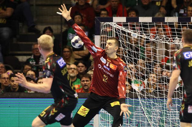 04 12 2025, xtgx, Handball, EHF Champions League, SC Magdeburg Pick Szeged v l Matej Mandic Magdeburg, 12 Parade, holds the ball, catches the ball, parries Magdeubrg