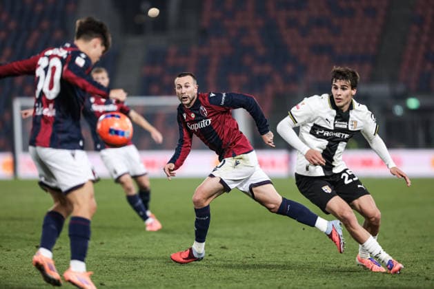 Bologna FC v Parma Calcio - Coppa Italia Federico Bernardeschi of Bologna FC 1909 is in action during the Coppa Italia football match between Bologna FC 1909 and Parma Calcio 1913 in Bologna, Italy, on December 4, 2025, at Stadio Renato Dall Ara. Bologna Italy  Copyright: xEmanuelexComincinix originalFilename:comincini-bolognaf251204_npdtQ.jpg