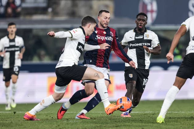 Bologna FC v Parma Calcio - Coppa Italia Federico Bernardeschi of Bologna FC 1909 participates in the Coppa Italia football match between Bologna FC 1909 and Parma Calcio 1913 in Bologna, Italy, on December 4, 2025, at Stadio Renato Dall Ara. Bologna Italy  Copyright: xEmanuelexComincinix originalFilename:comincini-bolognaf251204_npXza.jpg