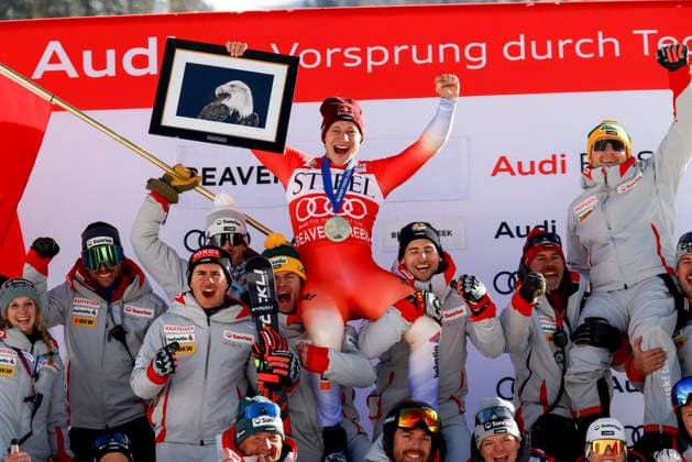 Sport Bilder des Tages ALPINE SKIING - FIS WC Beaver Creek BEAVER CREEK,COLORADO,USA,04.DEC.25 - ALPINE SKIING - FIS World Cup, downhill, men. Image shows team SUI with Marco Odermatt (SUI).  GEPAxpictures xGregxM.xCooper