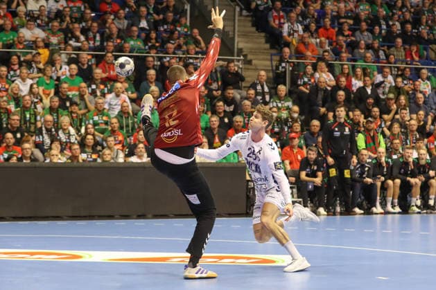 04 12 2025, xtgx, Handball, EHF Champions League, SC Magdeburg Pick Szeged v l Matej Mandic Magdeburg, 12 , Sebastian Frimmel Szeged, 25 Parade, holds the ball, catches the ball, parries Magdeubrg